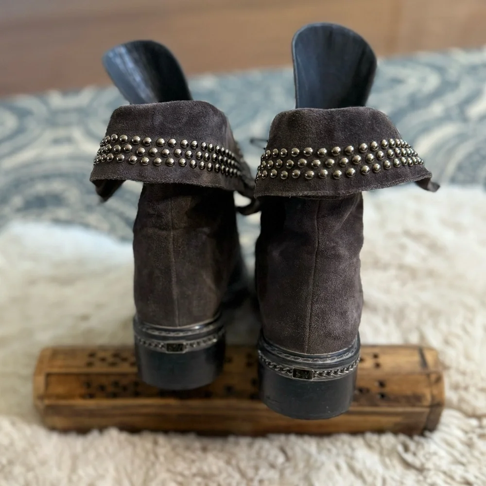 Stuart Weitzman Yadastud Chain-Link Fold Down Studded Ankle Grey Suede Size 7 - Picture 8 of 17